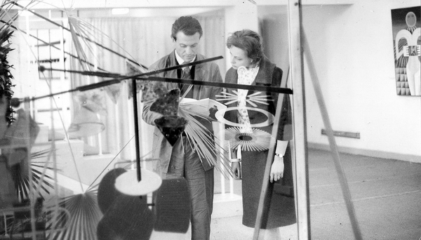 Gyula Kosice y Karin Lindergren