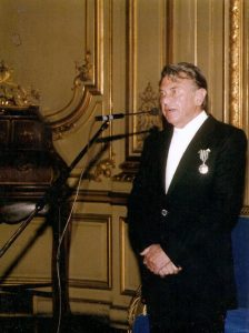 Chevalier des Arts et des Lettres, París 1989