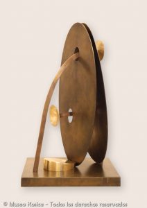 Interpenetración Espacial, fundición de bronce, 66 x 38 x 38 cm, 2009