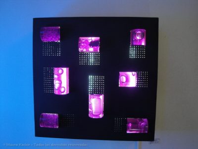 Relieve violeta, plexiglás, aire, luz, 60 x 62 x 12 cm, 1971
